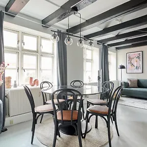 Unique 2 Bedroom Duplex W Exposed Beams In Cph Copenhague